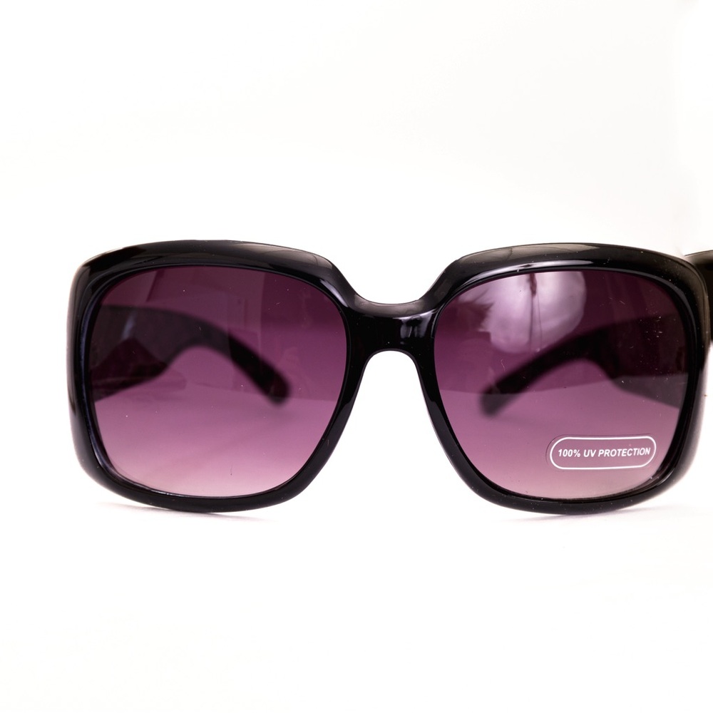 Robert Verdi sunglasses black Peggy style 100% UV protection timeless classic